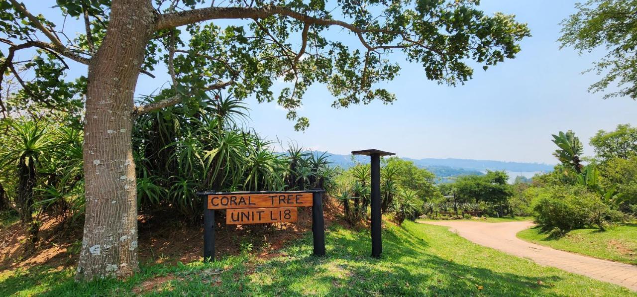 Da Gama Lake Cottages - Coral Tree And Cormorant Cottages Уайт Ривър Стая снимка